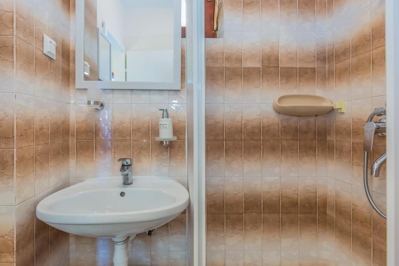 Adriatic Seaview Apartment 오미스 외부 사진